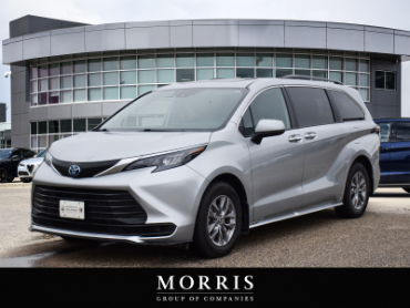 2025 Toyota Sienna   at Alfa Romeo of Winnipeg Winnipeg Manitoba thumbnail 1