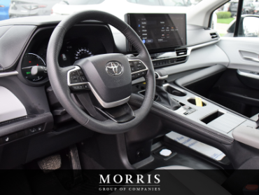 2025 Toyota Sienna   at Alfa Romeo of Winnipeg Winnipeg Manitoba thumbnail 11