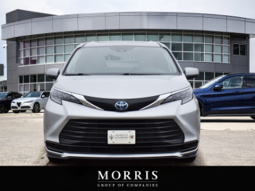 2025 Toyota Sienna   at Alfa Romeo of Winnipeg Winnipeg Manitoba thumbnail 2