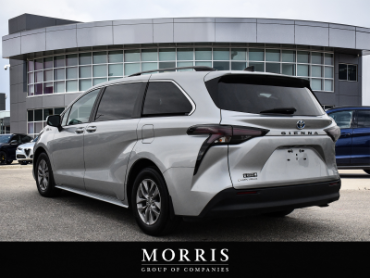2025 Toyota Sienna   at Alfa Romeo of Winnipeg Winnipeg MB thumbnail 4