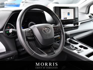 2025 Toyota Sienna   at Alfa Romeo of Winnipeg Winnipeg MB thumbnail 11