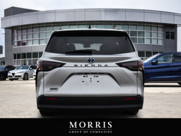 2025 Toyota Sienna   at Alfa Romeo of Winnipeg Winnipeg MB thumbnail 5