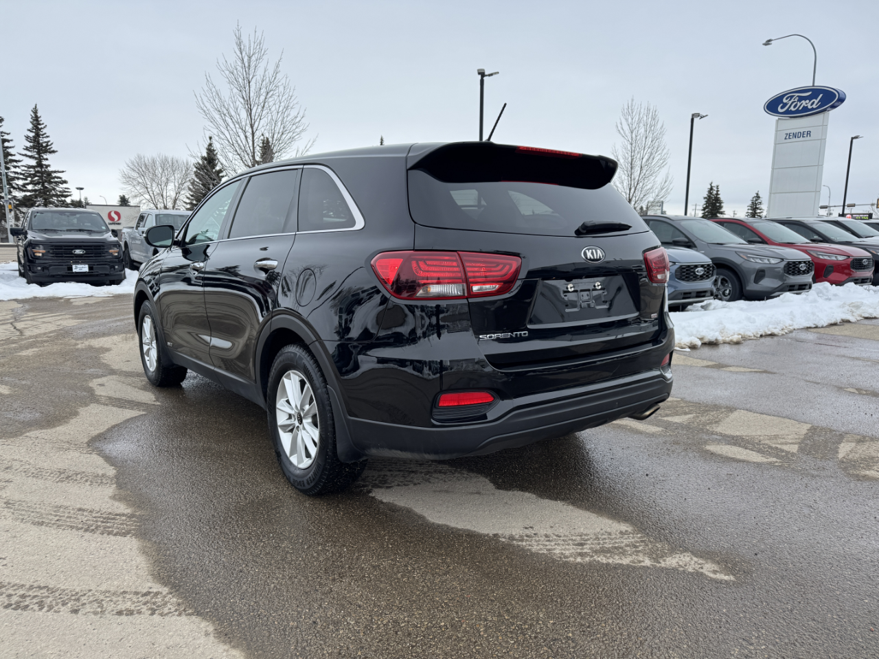 2020 Kia Sorento LX photo 2