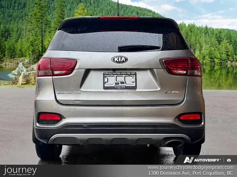 2019 KIA Sorento angle 5