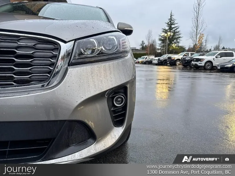 2019 KIA Sorento angle 7