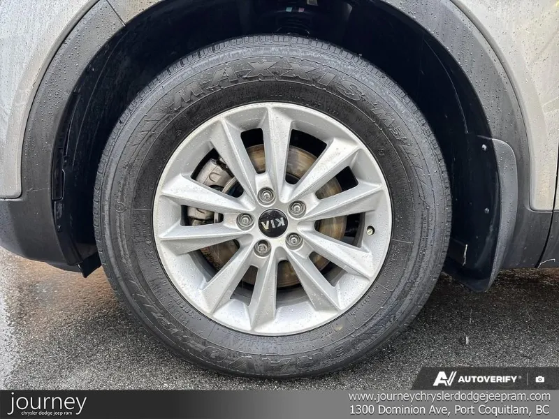 2019 KIA Sorento angle 6
