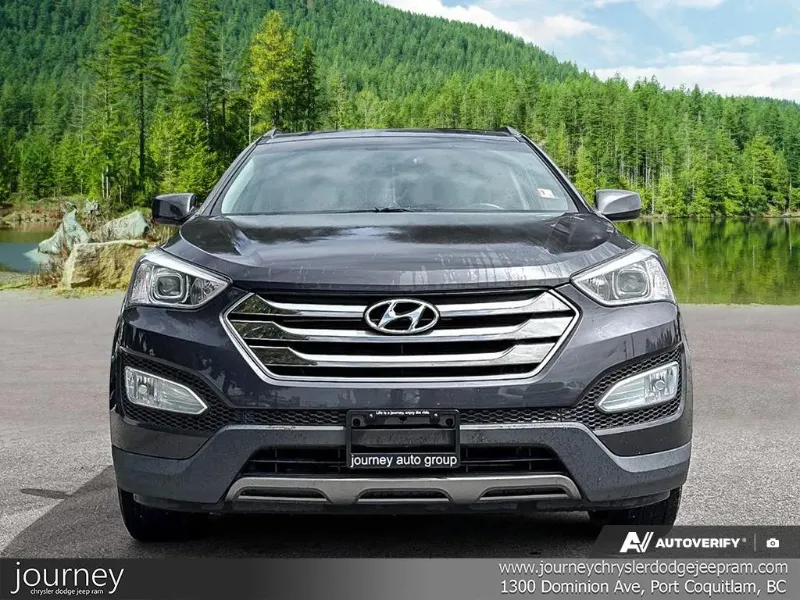 2015 Hyundai Santa Fe Sport angle 2
