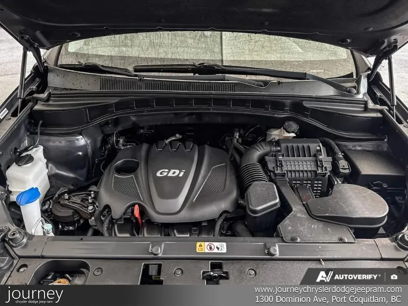 2015 Hyundai Santa Fe Sport angle 9