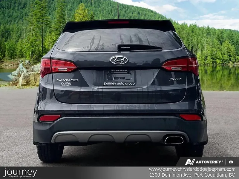 2015 Hyundai Santa Fe Sport angle 5