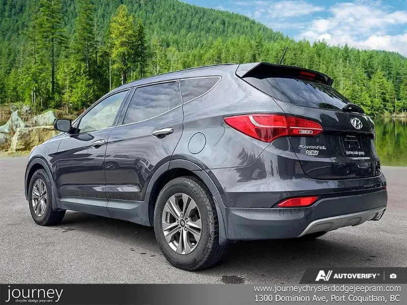 2015 Hyundai Santa Fe Sport angle 4