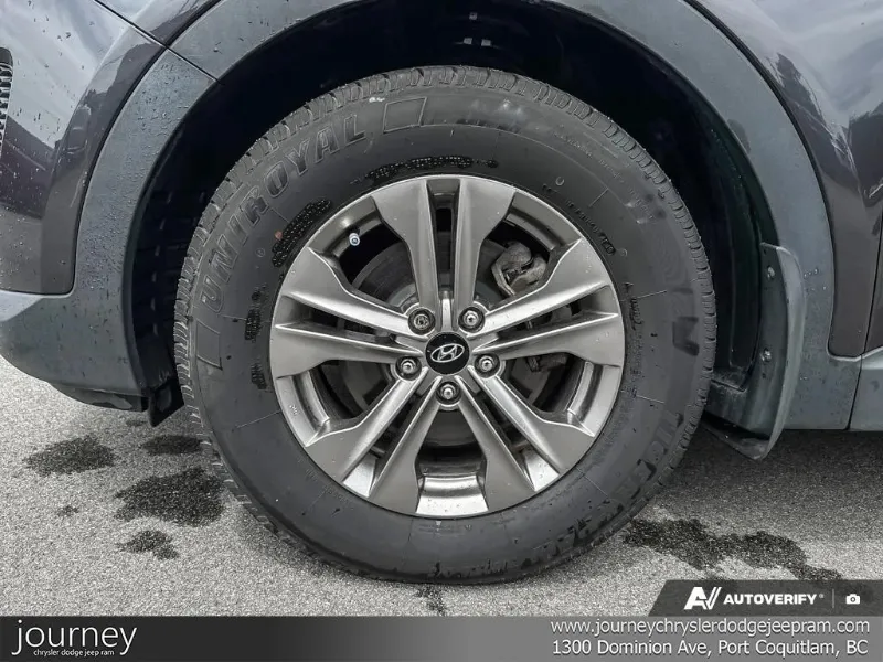 2015 Hyundai Santa Fe Sport angle 6