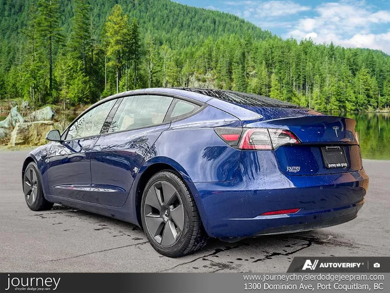 2021 TESLA Model 3 angle 4