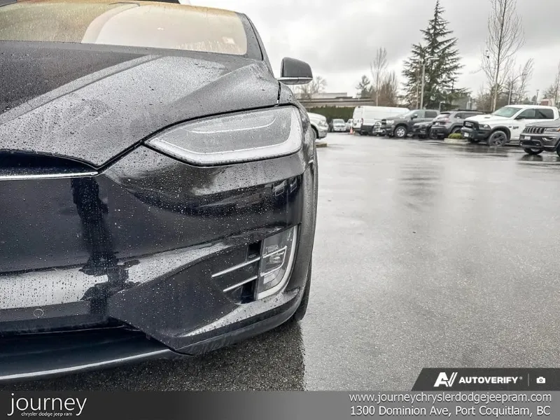 2017 TESLA Model X angle 7