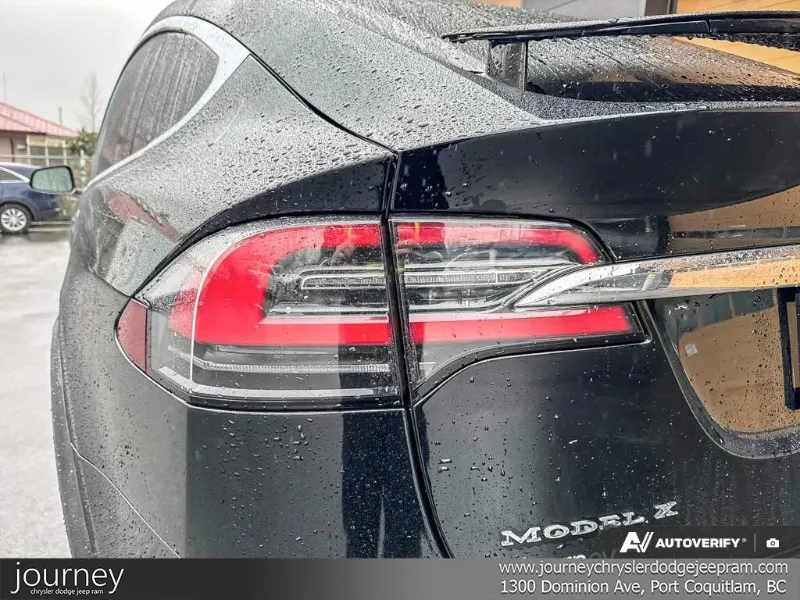 2017 TESLA Model X angle 10