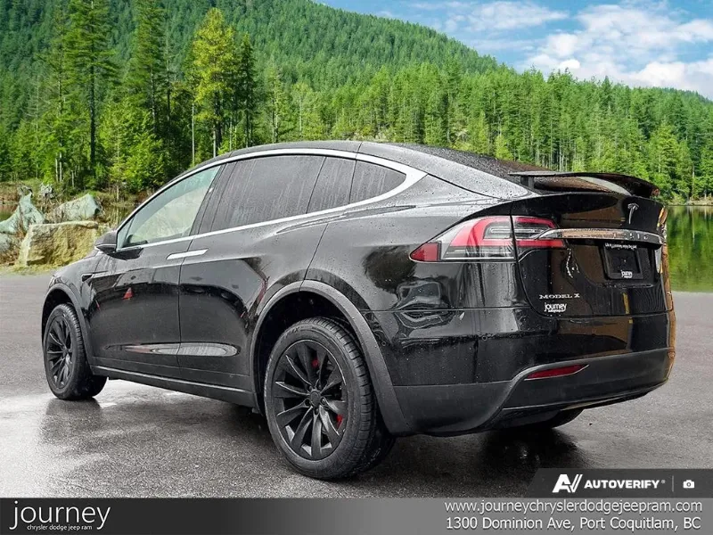 2017 TESLA Model X angle 4