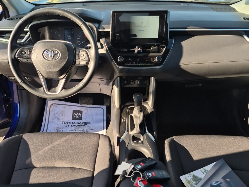 2025 Toyota Corolla Cross at Alfa Romeo of Winnipeg Winnipeg MB (Image 5/9)