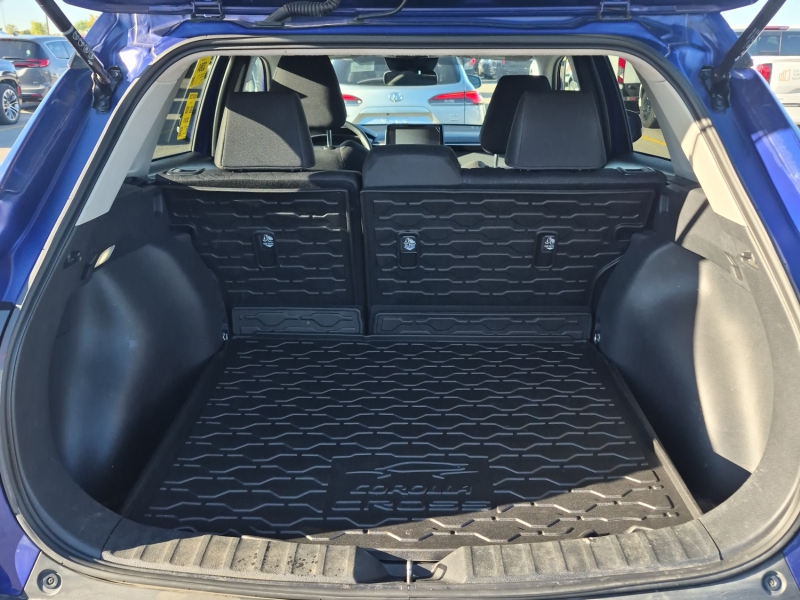 2025 Toyota Corolla Cross at Alfa Romeo of Winnipeg Winnipeg MB (Image 9/9)