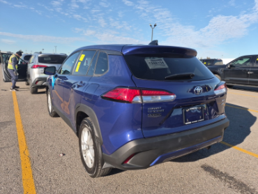 2025 Toyota Corolla Cross   at Alfa Romeo of Winnipeg Winnipeg MB thumbnail 3