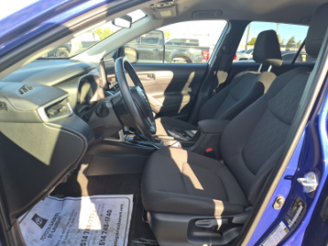 2025 Toyota Corolla Cross   at Alfa Romeo of Winnipeg Winnipeg MB thumbnail 7