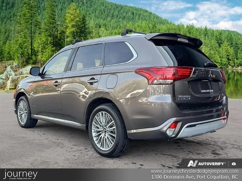 2022 MITSUBISHI Outlander PHEV angle 4