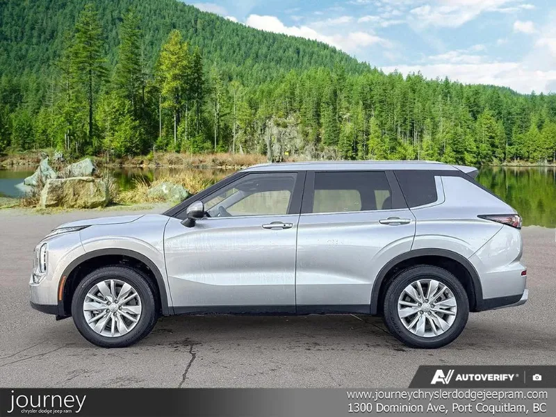 2025 MITSUBISHI Outlander angle 3