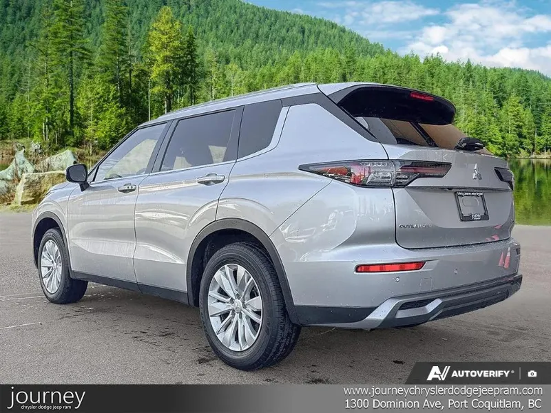 2025 MITSUBISHI Outlander angle 4
