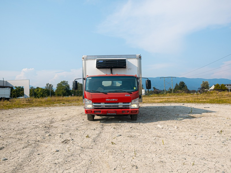 2015 ISUZU NRR angle 2