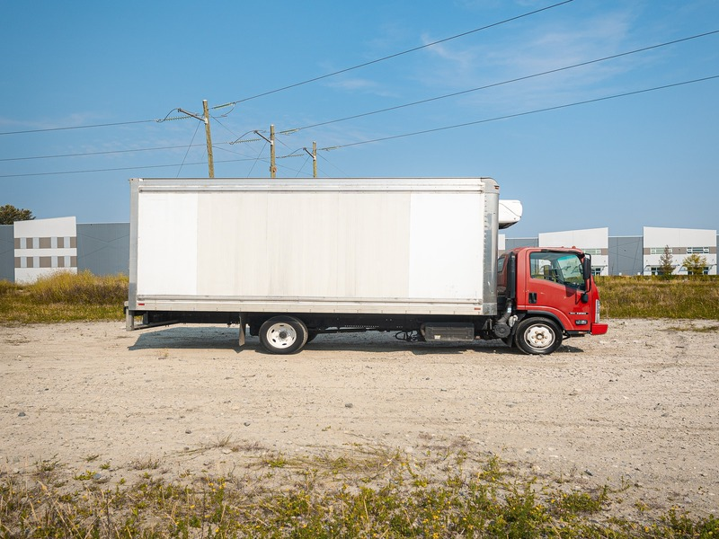 2015 ISUZU NRR angle 3
