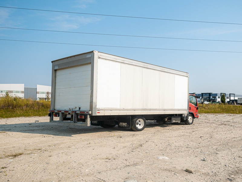 2015 ISUZU NRR angle 4