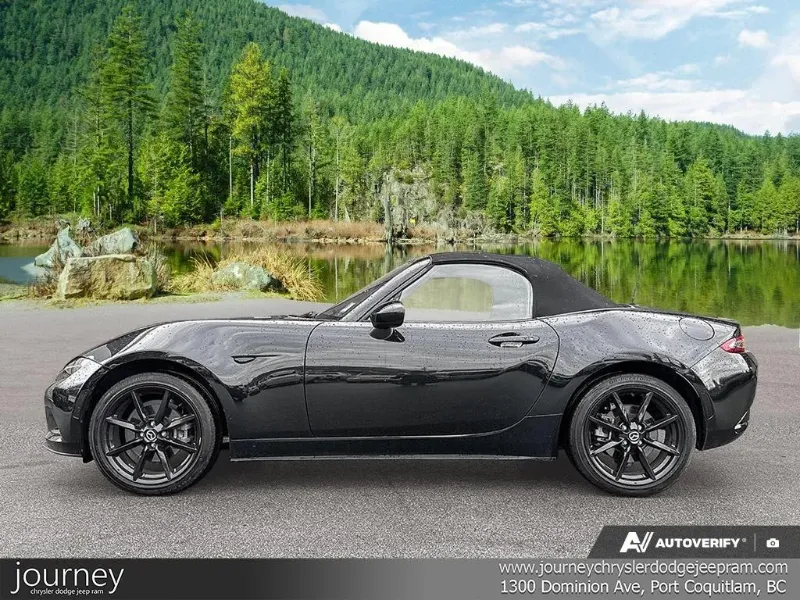 2022 MAZDA MX-5 angle 3