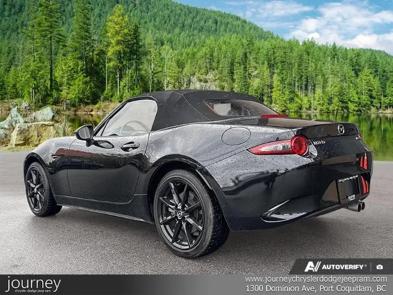 2022 MAZDA MX-5 angle 4