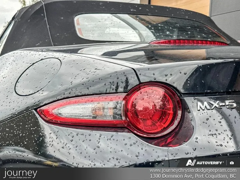 2022 MAZDA MX-5 angle 10