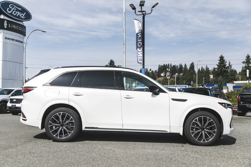 2026 MAZDA CX-70 PHEV Signature at Sunshine Mountain Lincoln Nanaimo BC (Collage Image 47/72)