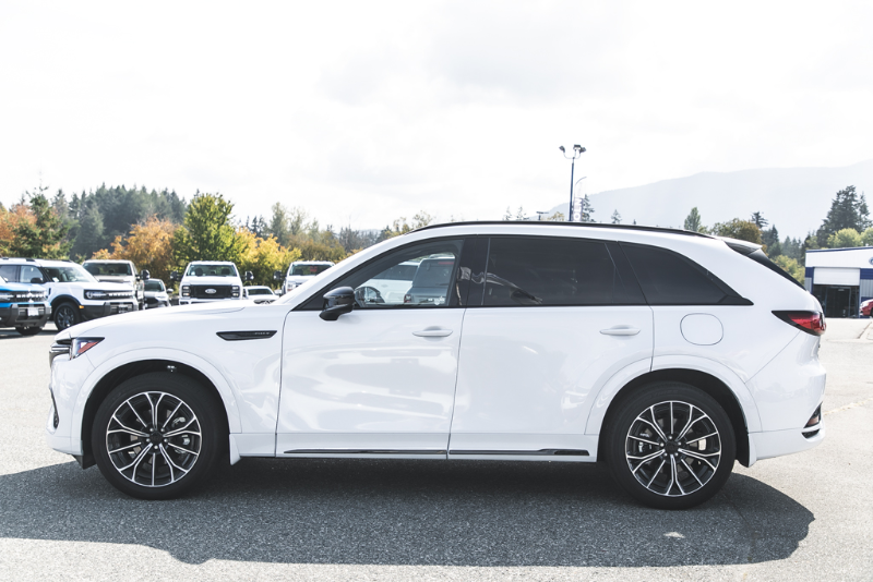 2026 MAZDA CX-70 PHEV Signature at Sunshine Mountain Lincoln Nanaimo BC (Collage Image 43/72)