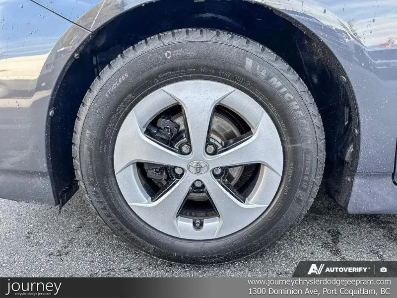 2015 TOYOTA Prius angle 6