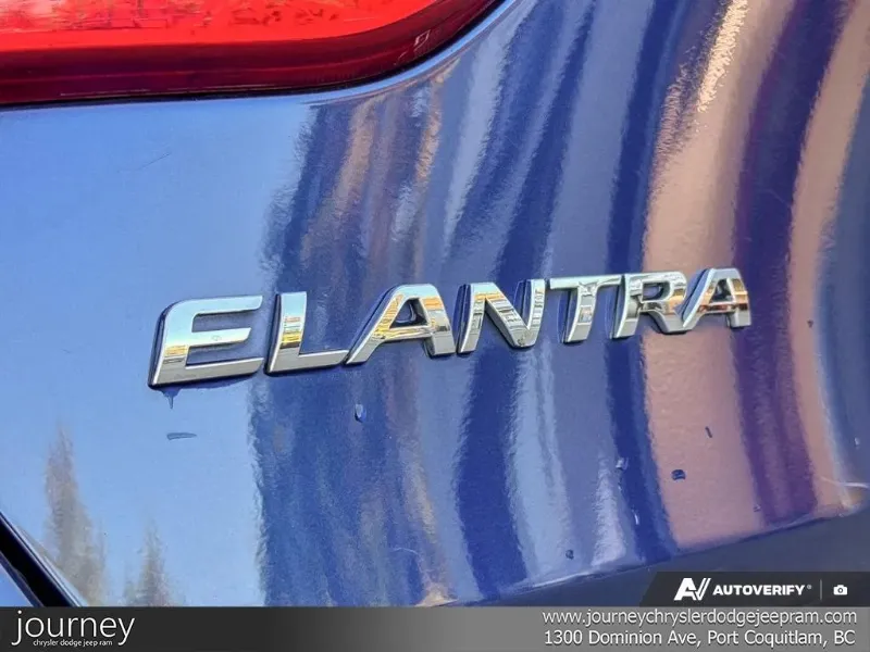 2013 HYUNDAI Elantra GT angle 8