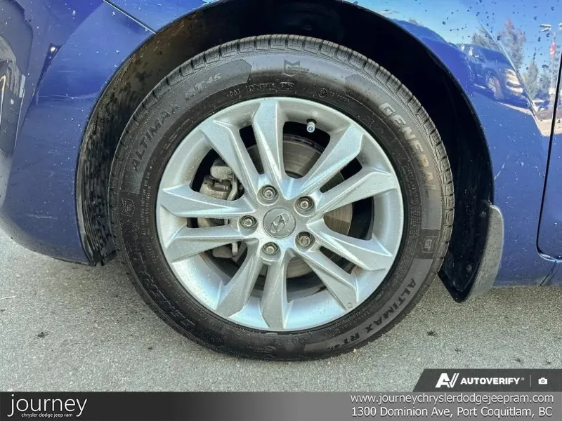 2013 HYUNDAI Elantra GT angle 6