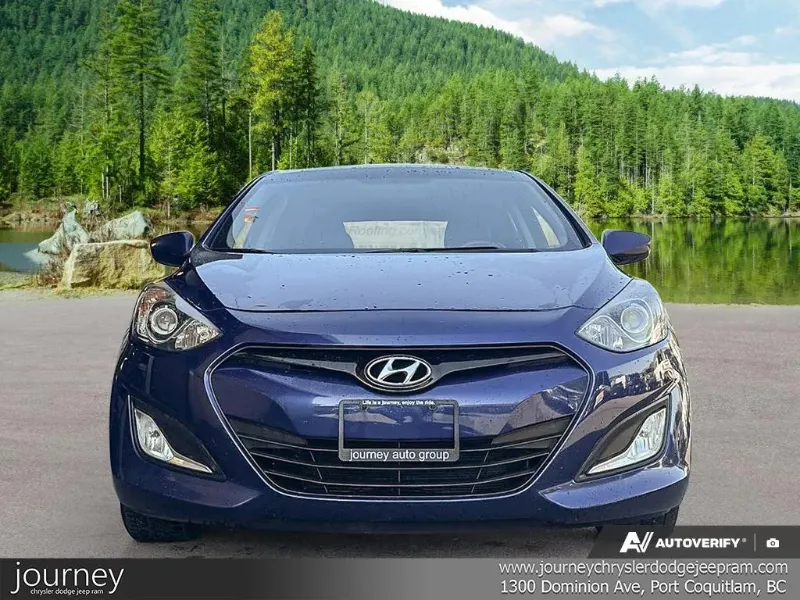 2013 HYUNDAI Elantra GT angle 2
