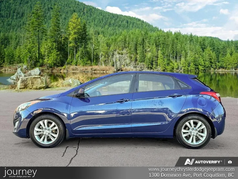 2013 HYUNDAI Elantra GT angle 3