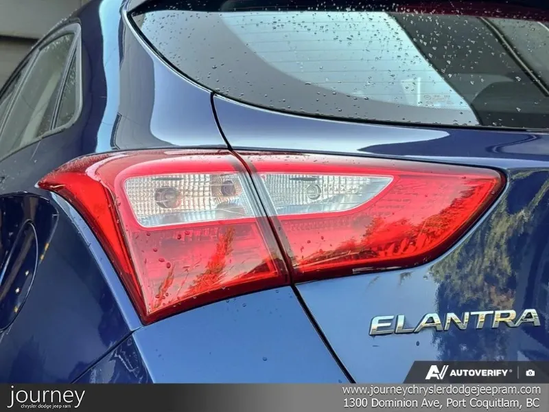2013 HYUNDAI Elantra GT angle 10
