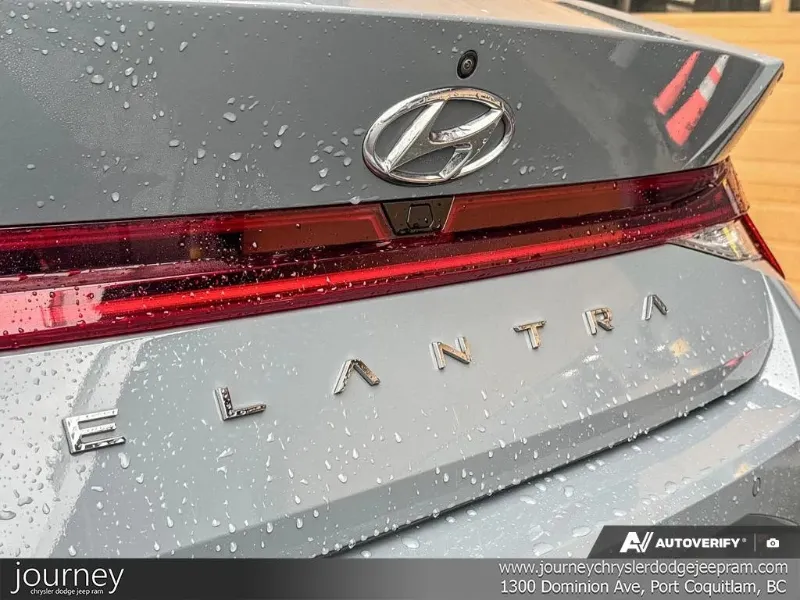 2022 HYUNDAI Elantra angle 9