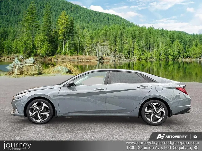 2022 HYUNDAI Elantra angle 4