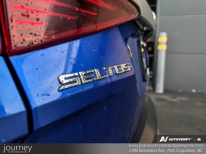 2021 KIA Seltos angle 8