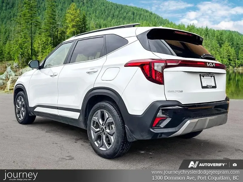2025 KIA Seltos angle 4