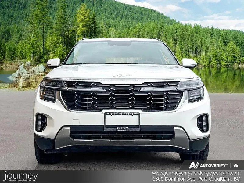 2025 KIA Seltos angle 2