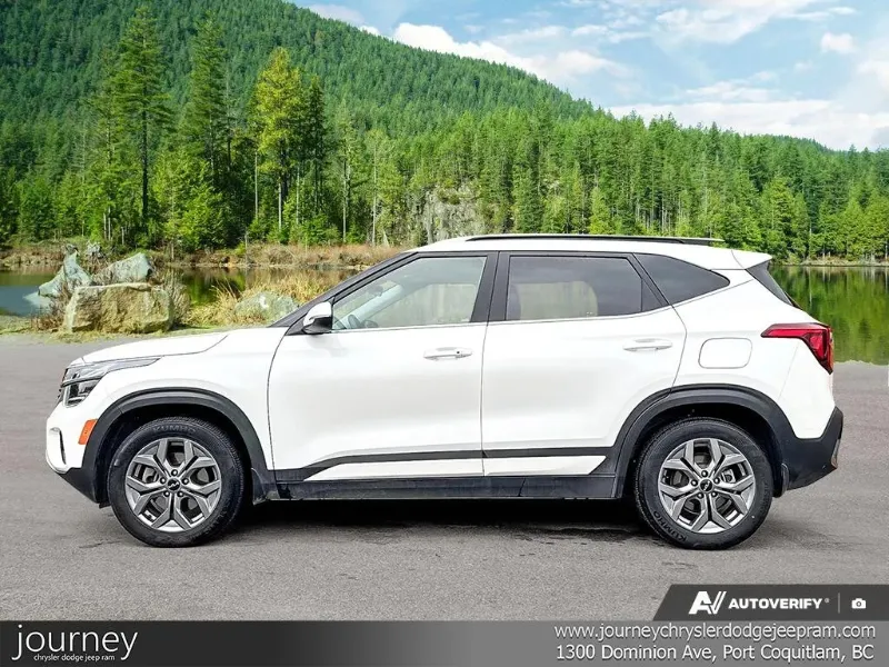 2025 KIA Seltos angle 3