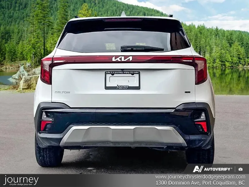 2025 KIA Seltos angle 5