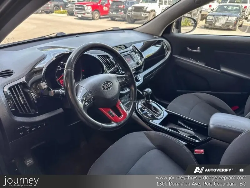 2015 Kia Sportage angle 10