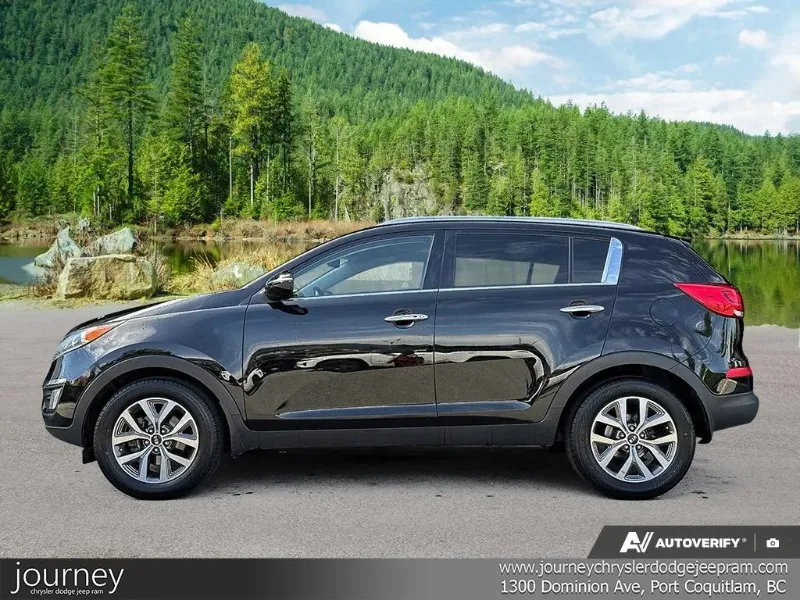 2015 Kia Sportage angle 3