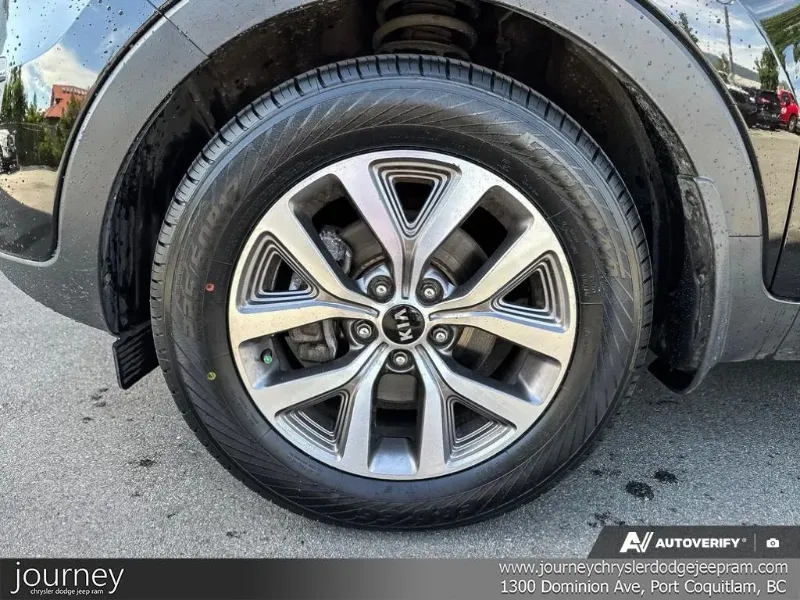 2015 Kia Sportage angle 5